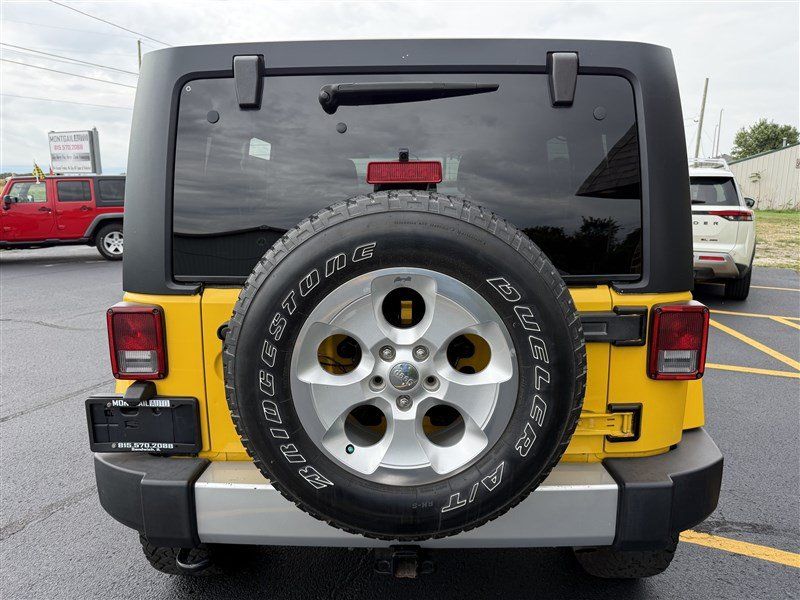 Used 2015 Jeep Wrangler Unlimited Sahara w/ Max Tow Package AWD/4WD image 4