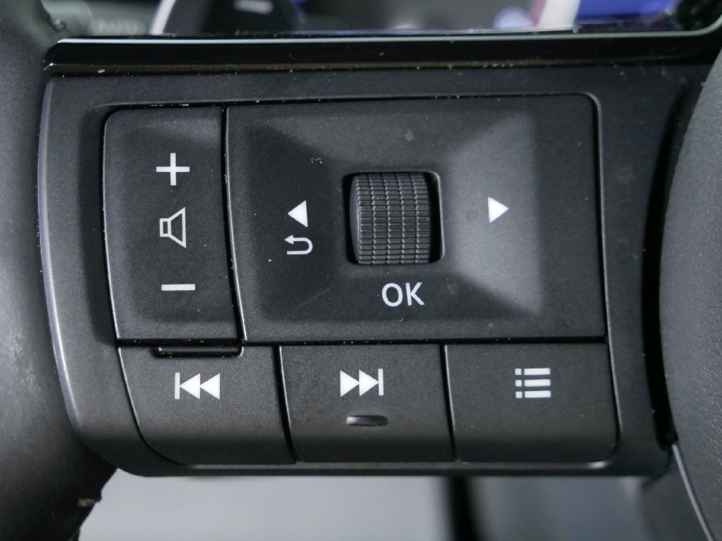 Used 2025 Nissan Pathfinder SL AWD/4WD image 25