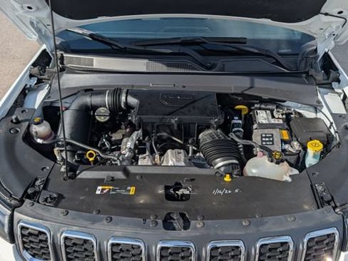 Used 2024 Jeep Compass Latitude AWD/4WD image 27
