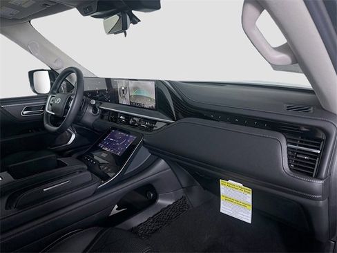 Used 2025 INFINITI QX80 Sensory image 25