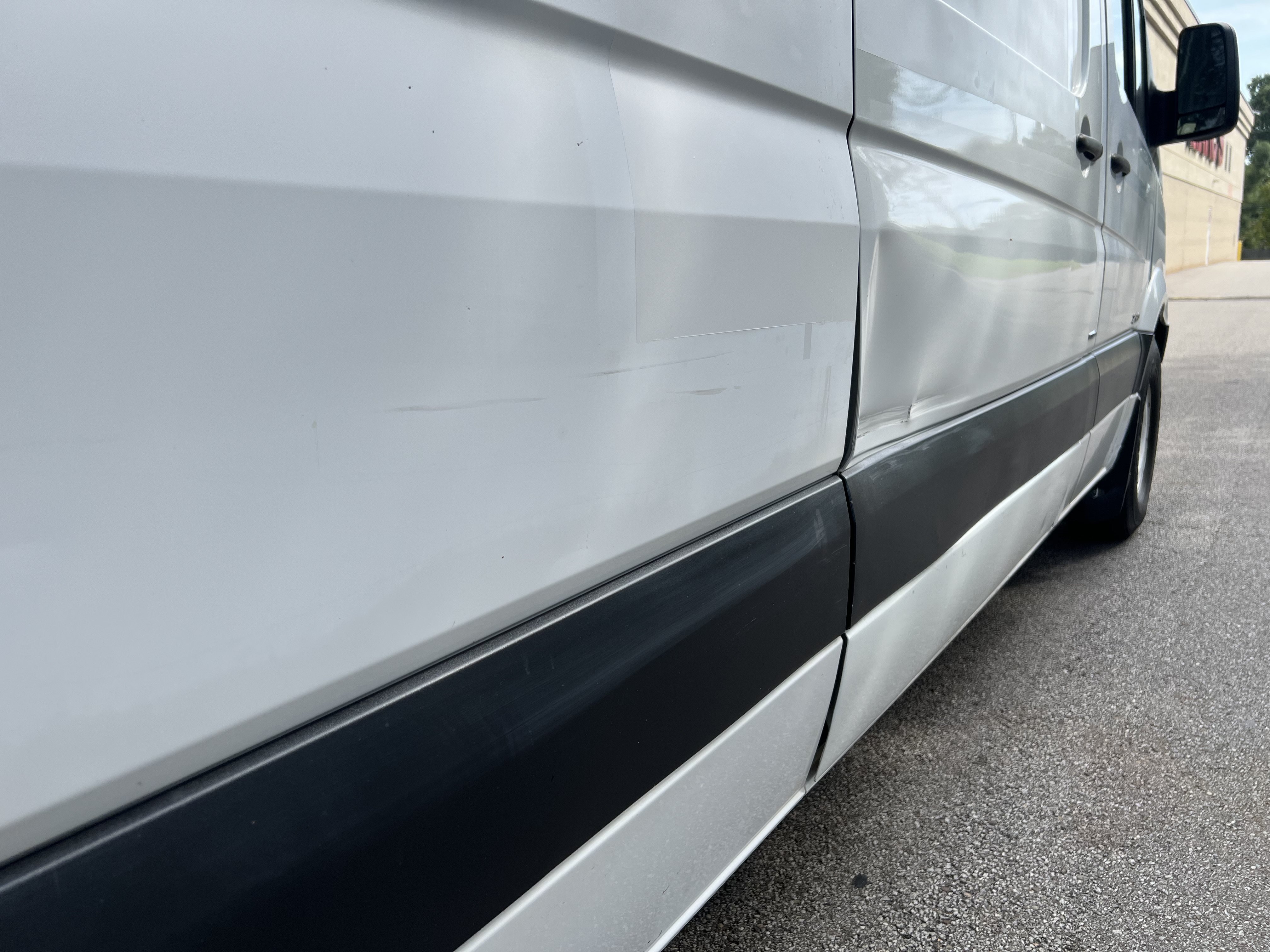 Used 2011 Mercedes-Benz Sprinter 2500 image 35
