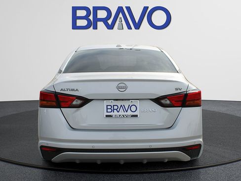 Used 2024 Nissan Altima 2.5 SV image 6