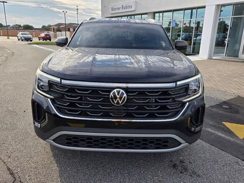 Used 2024 Volkswagen Atlas Cross Sport SE FWD image 2