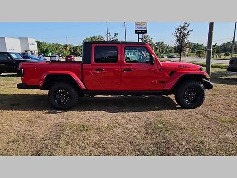 New 2025 Jeep Gladiator Willys image 23