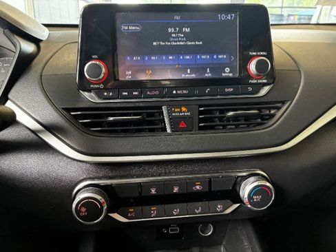 Used 2024 Nissan Altima 2.5 S FWD image 21