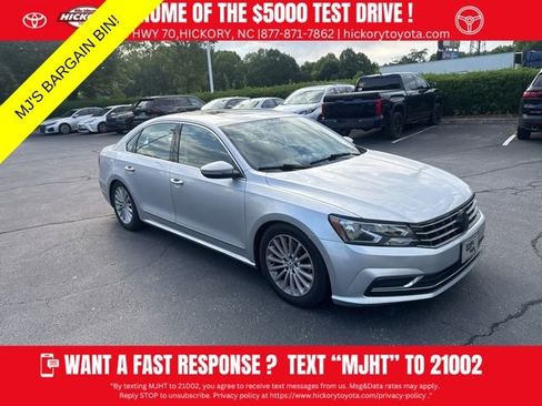 Used 2017 Volkswagen Passat 1.8T SE FWD image 1