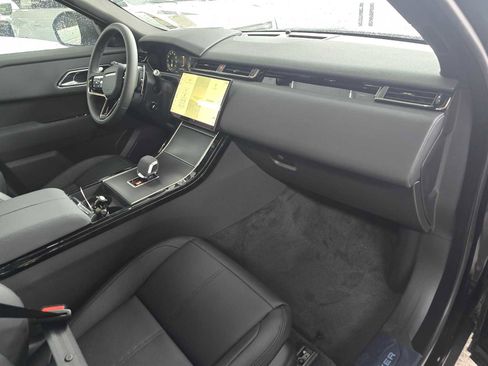New 2024 Land Rover Range Rover Velar Dynamic SE image 9