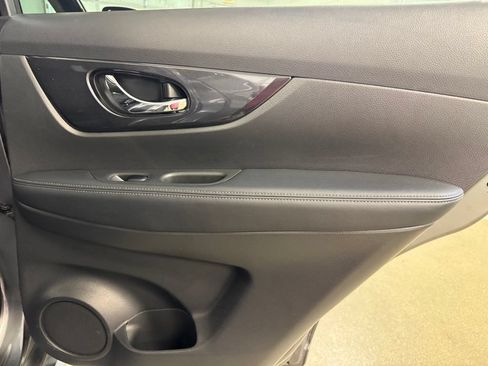 Used 2020 Nissan Rogue SV AWD/4WD image 25