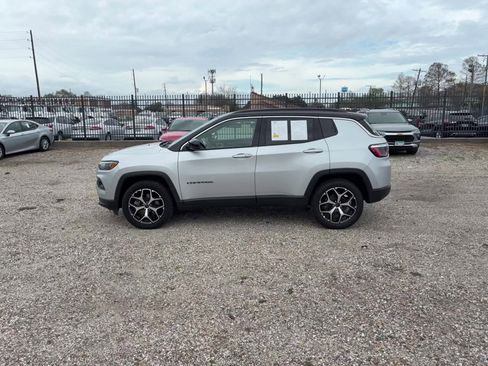 Used 2025 Jeep Compass Limited image 10