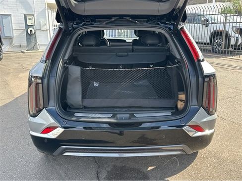 New 2026 Cadillac Optiq Luxury 2 image 31