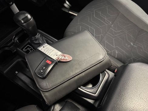 Used 2016 Toyota Tacoma TRD Off-Road image 44