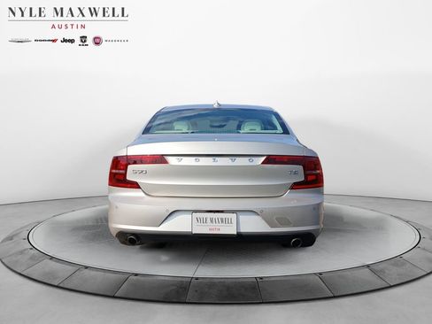 Used 2018 Volvo S90 T5 Momentum w/ Convenience Package FWD image 15