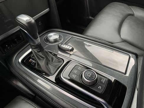 Used 2023 Nissan Armada SV image 28