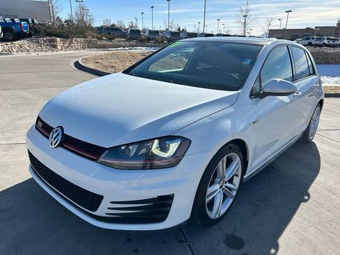 Used 2017 Volkswagen GTI SE image 3
