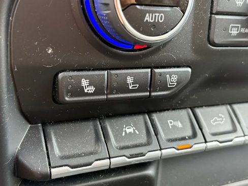 Used 2022 Chevrolet Silverado 1500 LTZ w/ Technology Package image 19