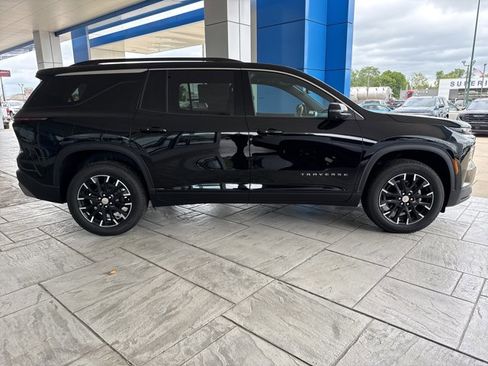 New 2026 Chevrolet Traverse LT w/ Sun and Wheel Package FWD image 2