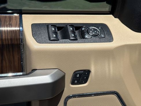 Used 2019 Ford F150 Lariat RWD image 17