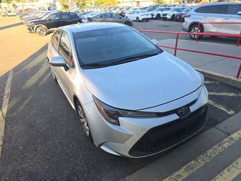 Used 2021 Toyota Corolla LE FWD image 1