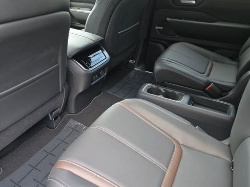 New 2025 Nissan Armada SL w/ Captain's Chari Seat Package image 4