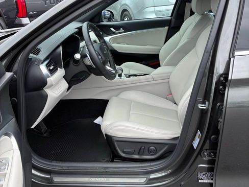 Used 2025 Genesis G70 2.5T image 23