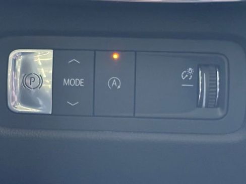 Used 2025 GMC Acadia Elevation w/ Elevation Premium Package FWD image 32