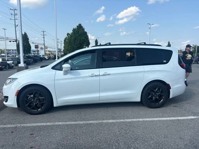 Used 2018 Chrysler Pacifica Limited w/ Advanced Safetytec Group