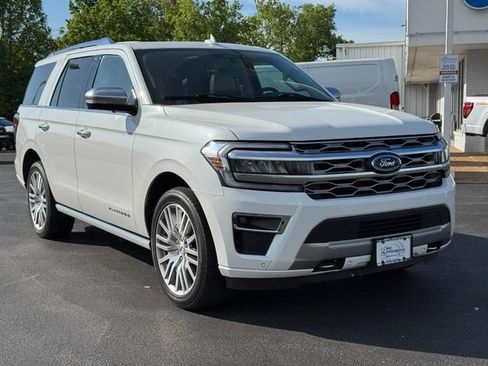 Used 2023 Ford Expedition Platinum AWD/4WD image 2