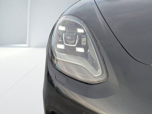 Used 2018 Porsche Panamera 4 image 8