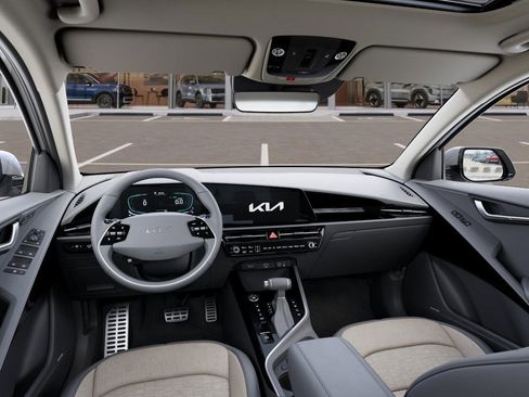 New 2025 Kia Niro SX Touring image 14