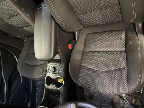 Used 2022 GMC Terrain SLE w/ Driver Convenience Package image 15