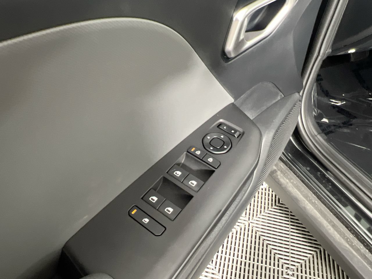 New 2026 Kia K4 FWD image 16
