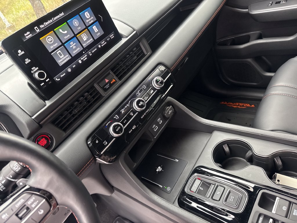 Used 2025 Honda Pilot TrailSport image 18