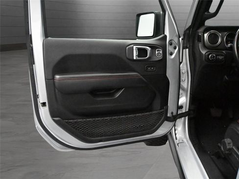 Used 2022 Jeep Gladiator Rubicon w/ Cold Weather Group image 11