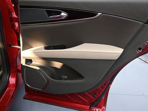 Used 2021 Lincoln Nautilus FWD image 35