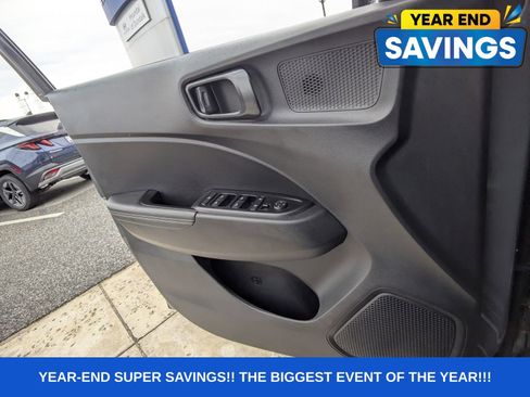 Used 2025 Hyundai Venue Limited image 30