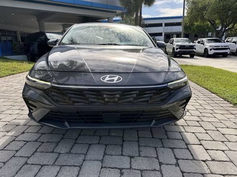 Used 2025 Hyundai Elantra SEL FWD image 19