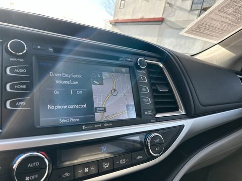 Certified 2018 Toyota Highlander XLE image 24