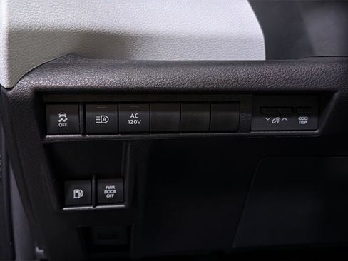 Used 2025 Toyota Sienna XLE w/ XLE Plus Package FWD image 26