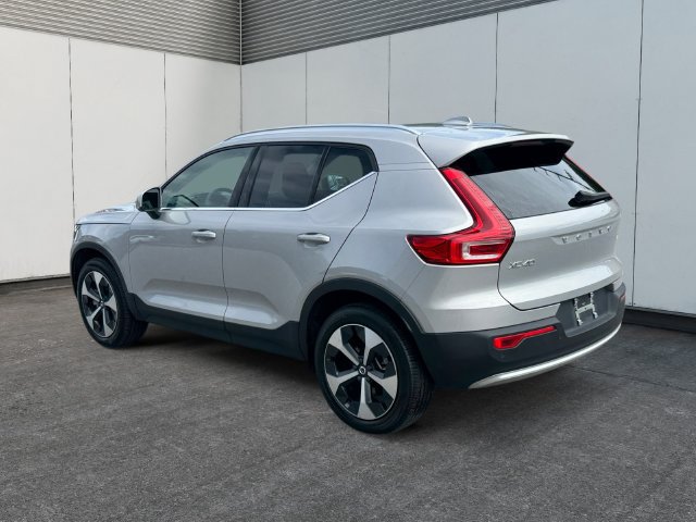 Used 2025 Volvo XC40 B5 Plus AWD/4WD image 3
