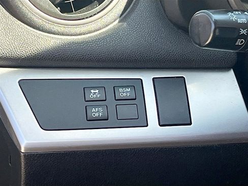 Used 2013 MAZDA MAZDA3 i Grand Touring w/ Tech Pkg image 10