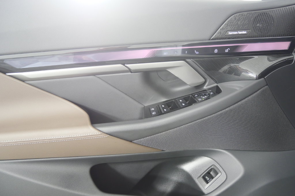 Certified 2026 BMW 530i RWD image 8