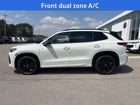 New 2026 Volkswagen Tiguan SE R-Line image 3