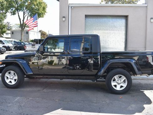 Used 2022 Jeep Gladiator Sport image 9