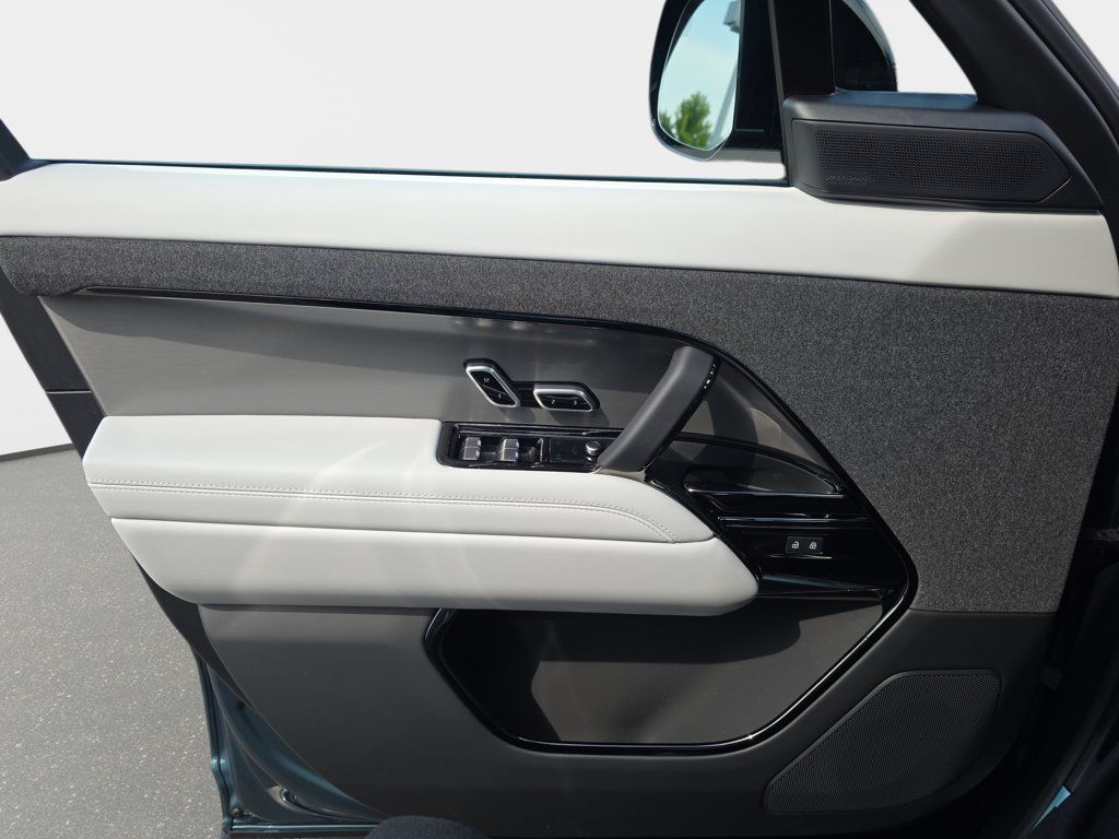 New 2026 Land Rover Range Rover Sport SE AWD/4WD image 19