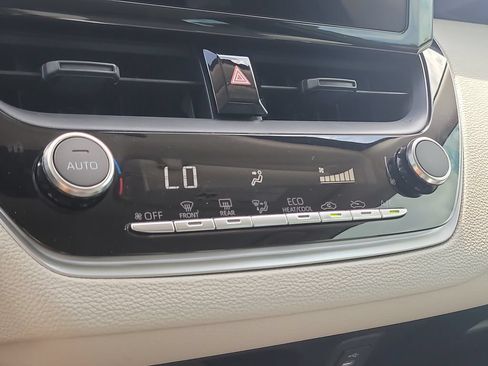 Used 2025 Toyota Corolla LE FWD image 22