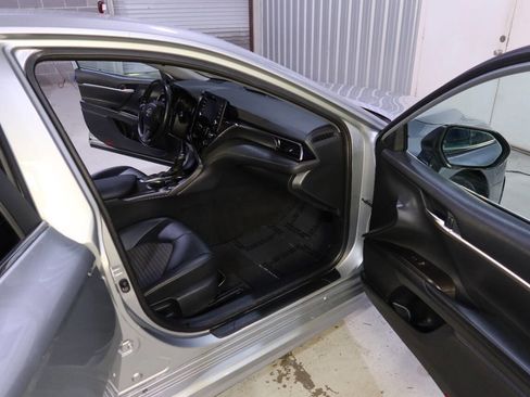 Used 2022 Toyota Camry SE image 12