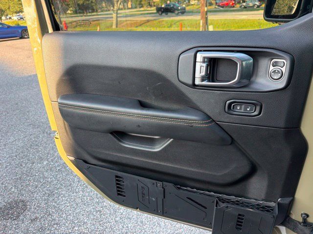 Used 2025 Jeep Gladiator Sport AWD/4WD image 11