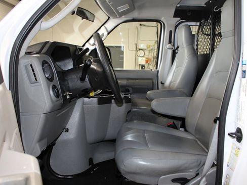 Used 2014 Ford E-150 and Econoline 150 RWD image 9