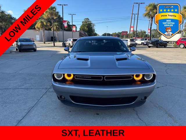 Used 2016 Dodge Challenger SXT Plus RWD image 2