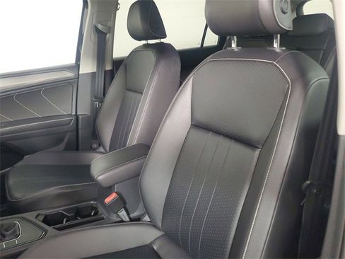 Used 2022 Volkswagen Tiguan SE image 21